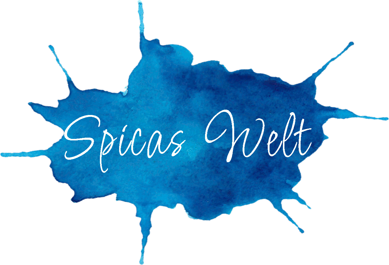 Logo: Blauer Farbkleks mit "Spicas Welt" Schriftzug